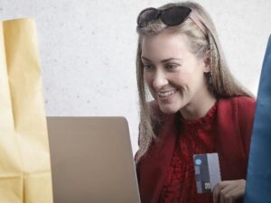 Compras impulsivas: Estrategias para evitar que afecten tus finanzas en época decembrina