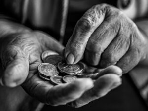 Inclusión financiera para adultos mayores en Colombia