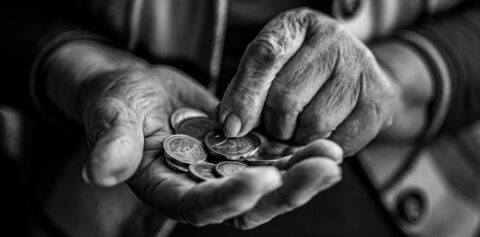 Adultos mayores y la economia