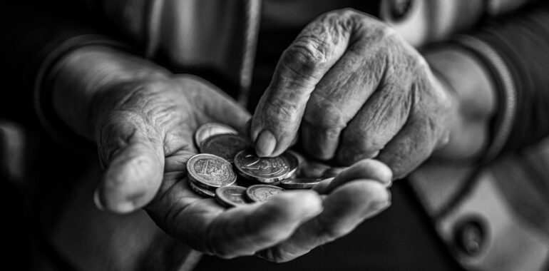 Adultos mayores y la economia